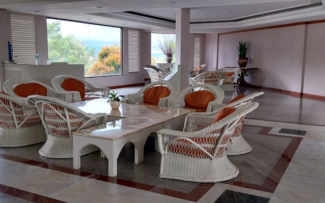 Photo by Edwin Petrus on Unsplash — representative image for Budget Inn