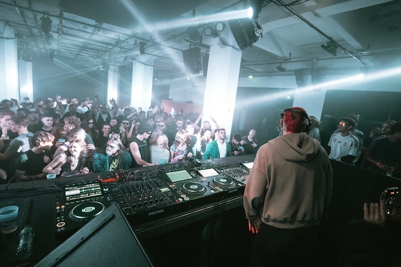 Photo by Laszlo Barta on Unsplash — representative image for DJs at Mémoire Nightclub