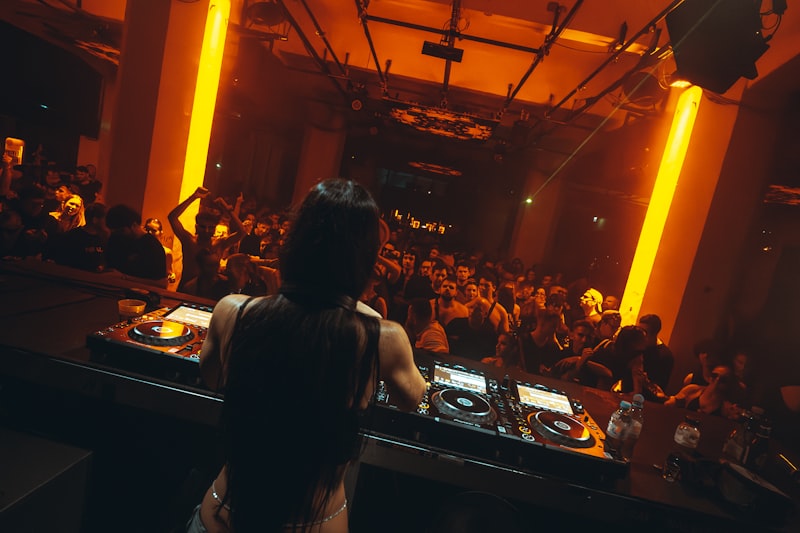 Photo by Laszlo Barta on Unsplash β representative image for Q Nightclub Seattle