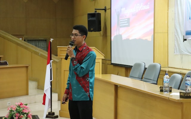 Photo by Herlambang Tinasih Gusti on Unsplash — representative image for Shark & Ray Presentation