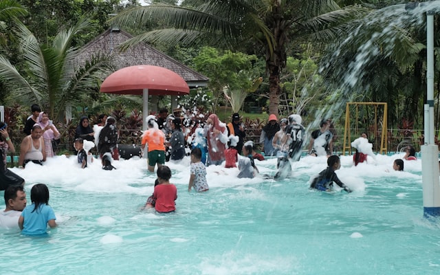 Photo by Yoga Sukma 🇮🇩 on Unsplash — representative image for Raging Rivers Waterpark