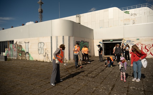 Photo by Nico Knaack on Unsplash — representative image for Kids' Clothing & Toy Swap / Intercambio de Ropa y Juguetes para Niños